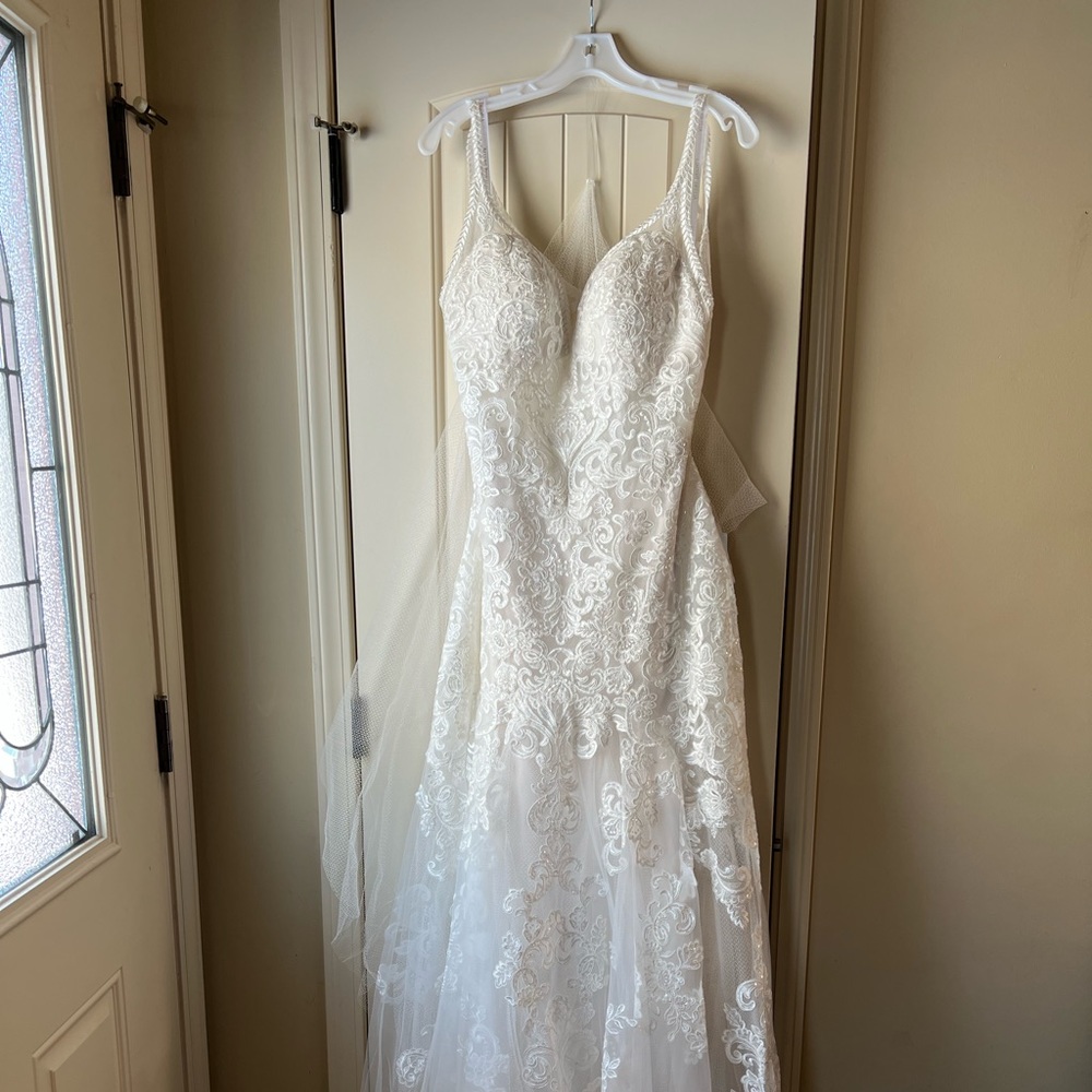 BRAND NEW Wedding Dress